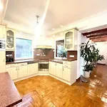بيت للعطل With Jakuzzi And Sauna Kisoroszi