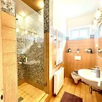 بيت للعطل With Jakuzzi And Sauna Kisoroszi