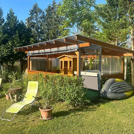 Semesterbostad With Jakuzzi And Sauna *