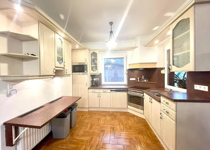 Semesterbostad With Jakuzzi And Sauna *