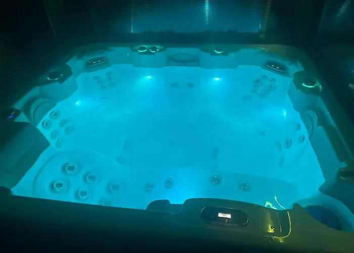 With Jakuzzi And Sauna Kisoroszi