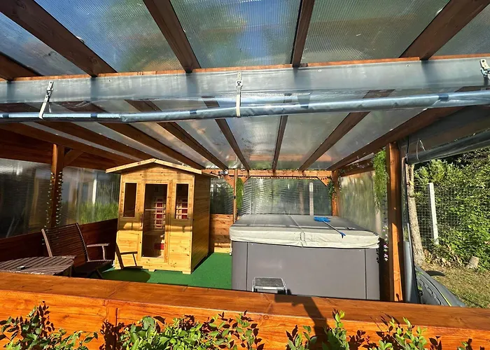 With Jakuzzi And Sauna * Kisoroszi