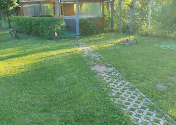 Semesterbostad With Jakuzzi And Sauna Kisoroszi